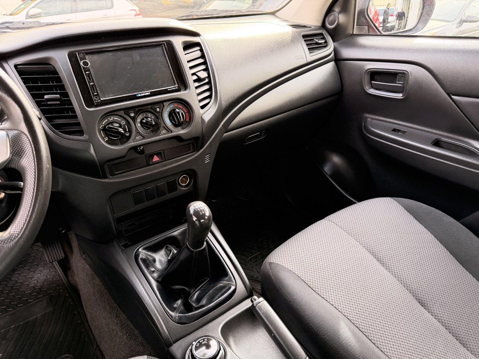 Mitsubishi L200 KATANA CRT 4X4 MT 2023 - Imagen 17 de 20