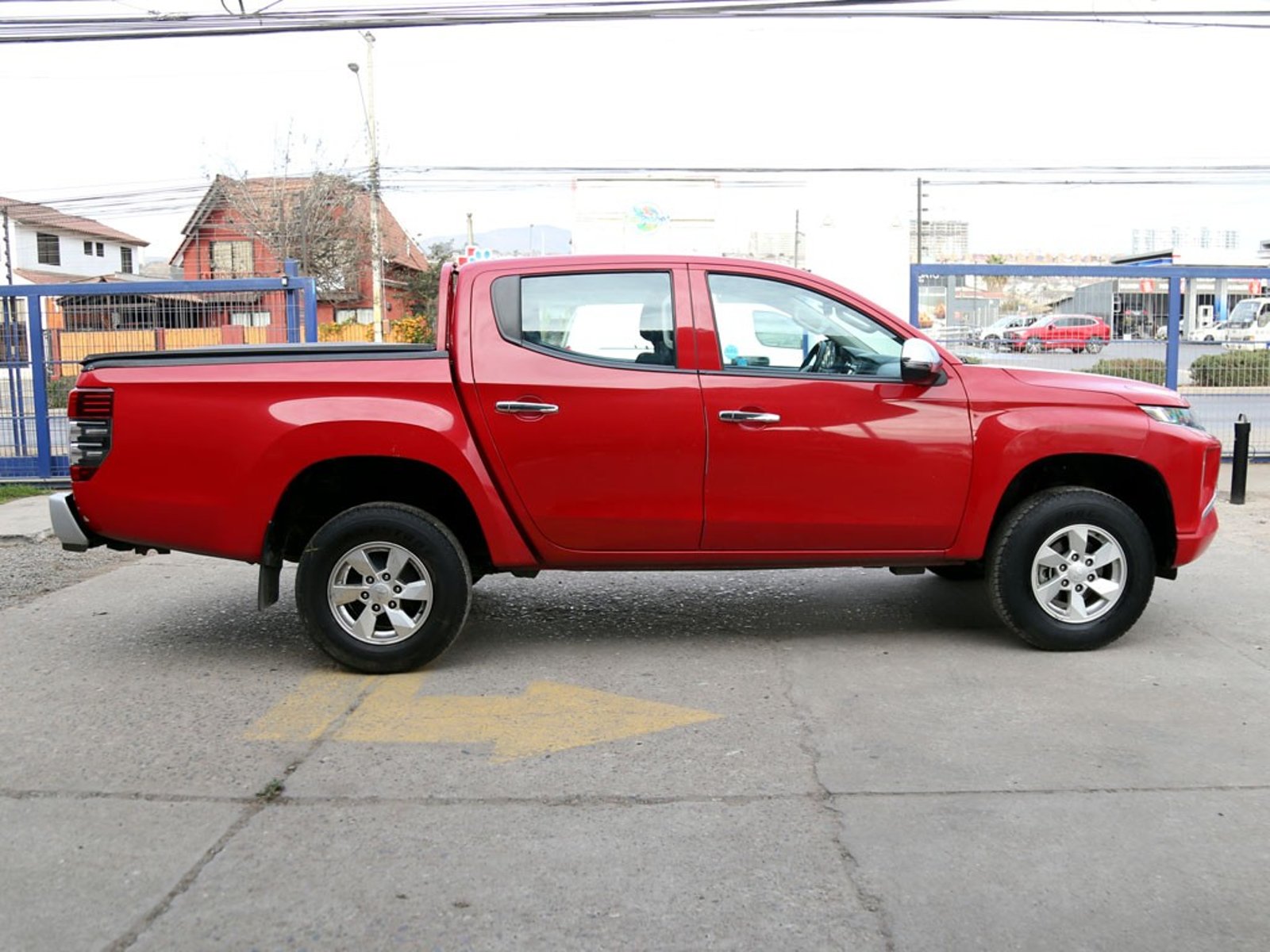 Mitsubishi L200 2.4 KATANA CR MT 4X2 DIESEL 2022 - Imagen 4 de 20