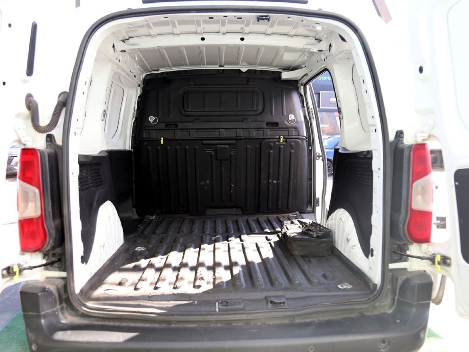 Peugeot PARTNER 1.6 L1 HDI DIESEL 4X2 90HP MT 5P 2022 - Imagen 10 de 20