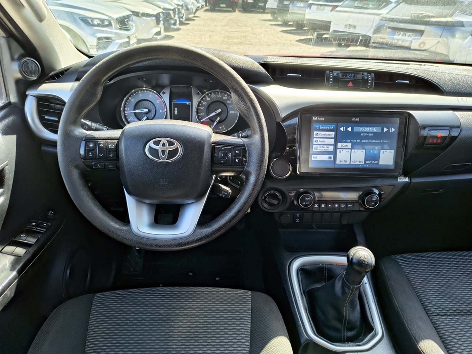 TOYOTA HILUX 2.8 SR Diesel 4X4 T/M 2022 - Imagen 17 de 18
