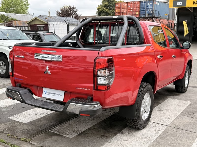 Mitsubishi L200 KATANA CRT 2023 - Imagen 8 de 20