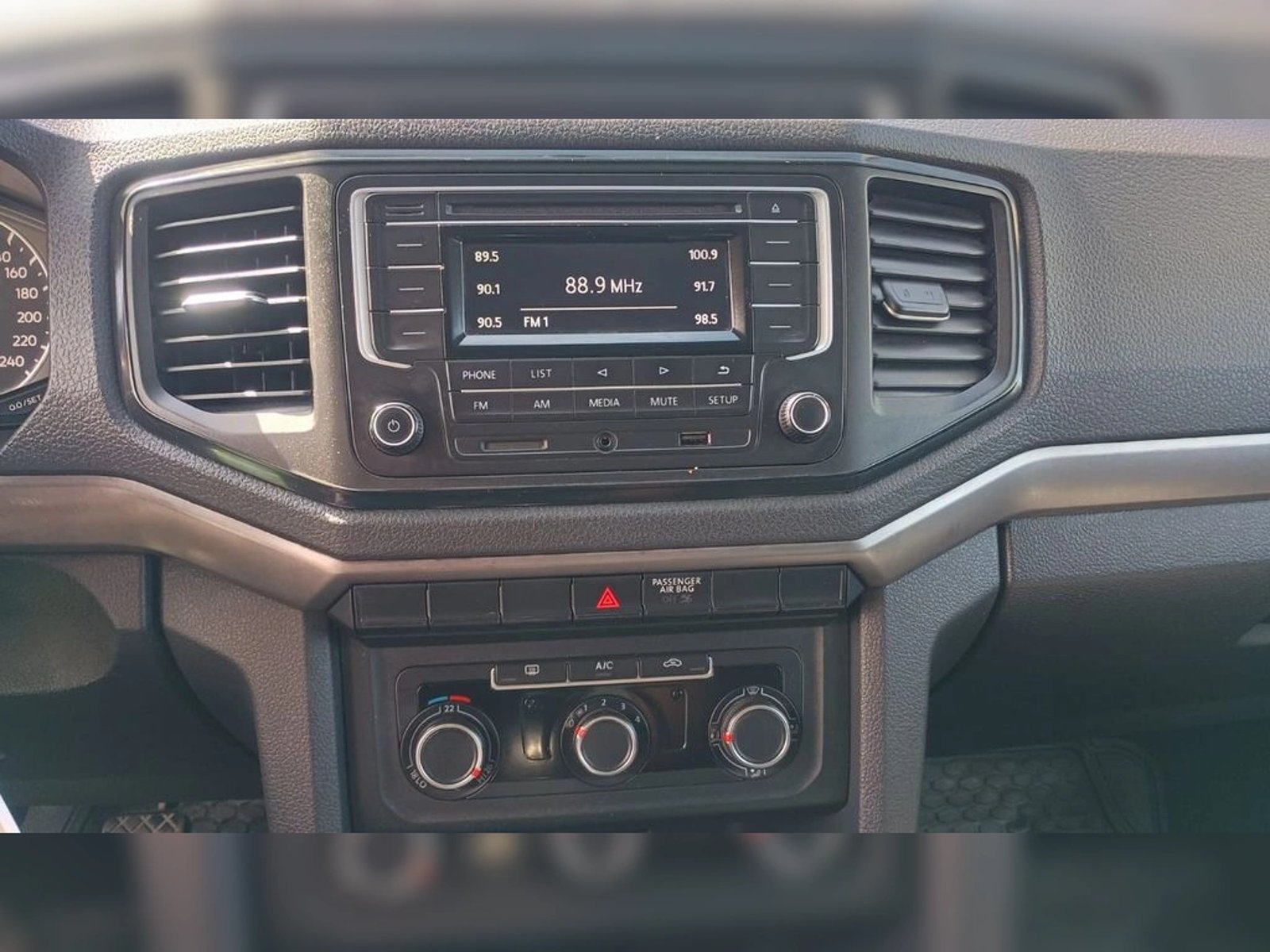 VOLKSWAGEN AMAROK 2.0 TRENDLINE DIESEL 4MOTION 4X4 DOB. CAB. MT 4P 2023 - Imagen 12 de 14