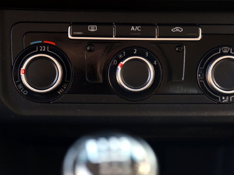 Volkswagen AMAROK 2.0 TRENDLINE DIESEL 4X4 MT 2023 - Imagen 20 de 20