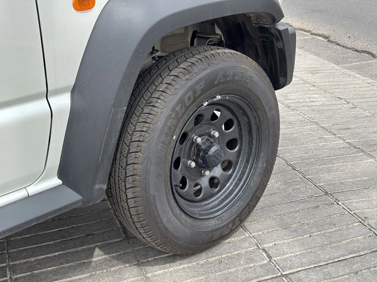 Suzuki JIMNY 1.5 GL WINCHE MT 4X4 2025 - Foto 5 de 20