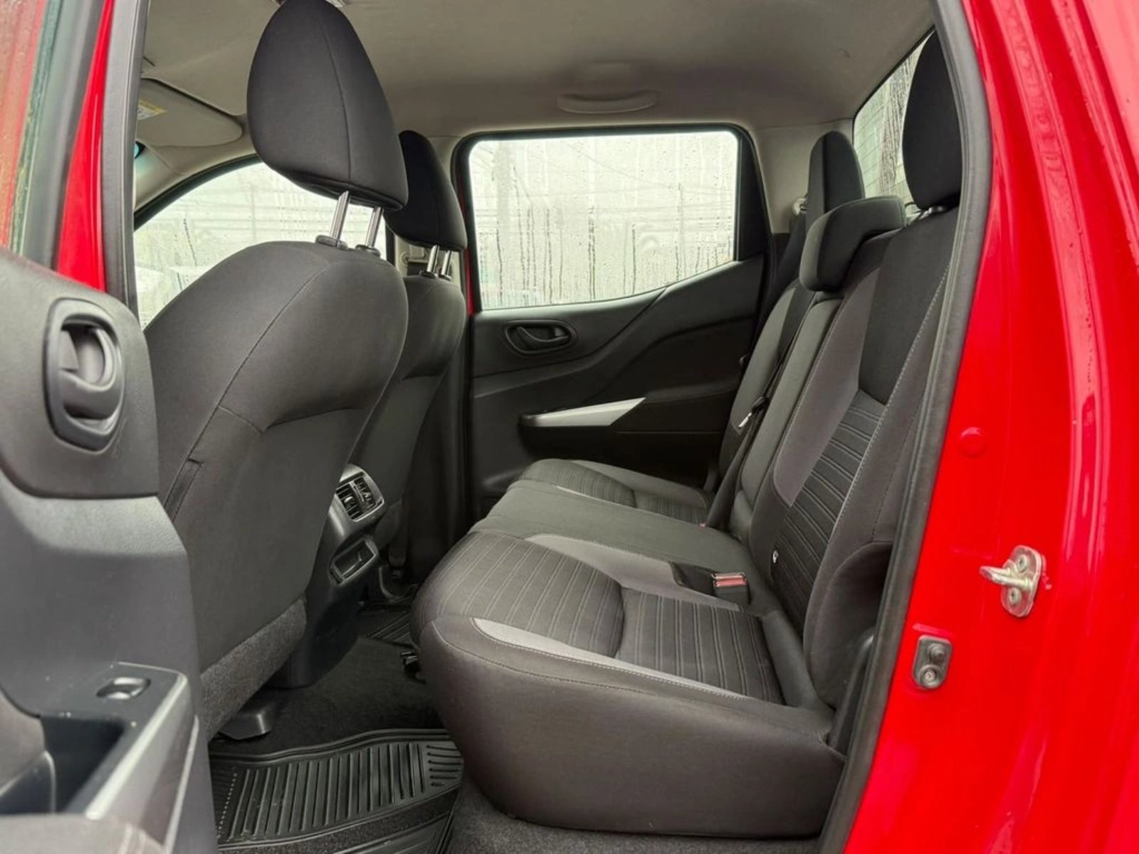 Nissan NAVARA 2.3 SE 4X2 MT 2022 - Imagen 10 de 16