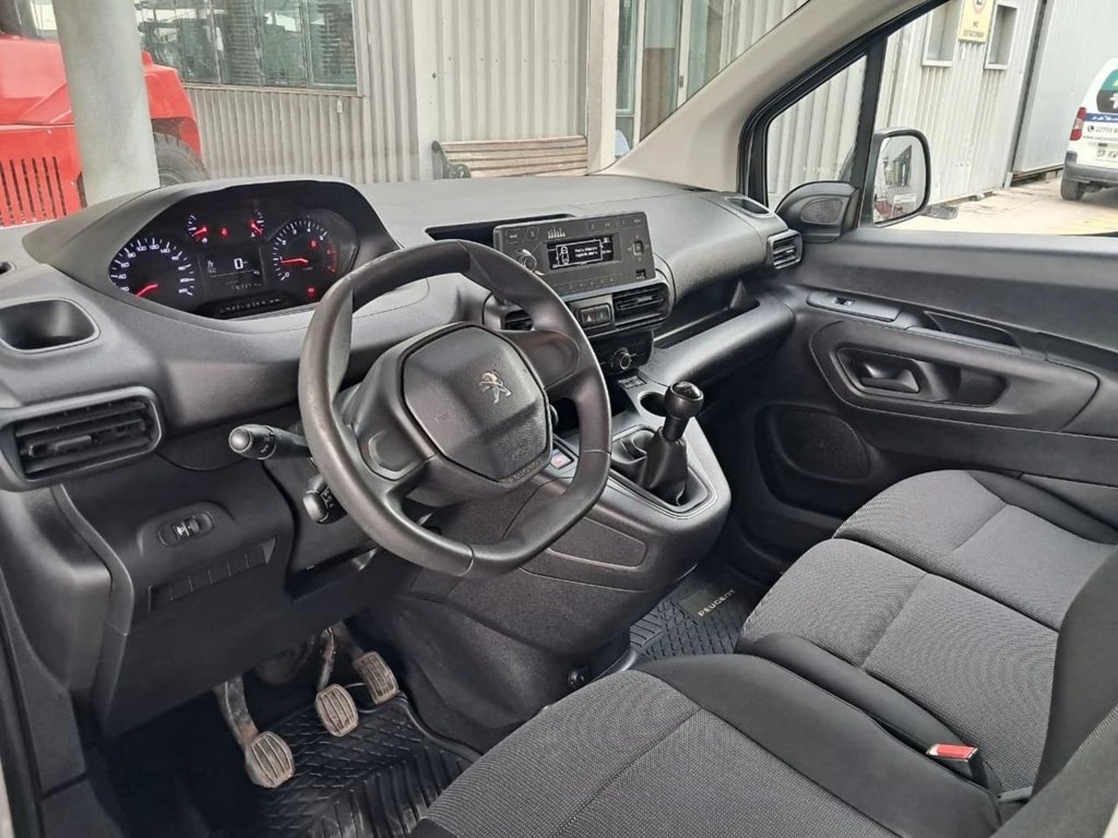 Peugeot PARTNER L1 1.6 HDI 4X2 MT 2022 - Imagen 14 de 20