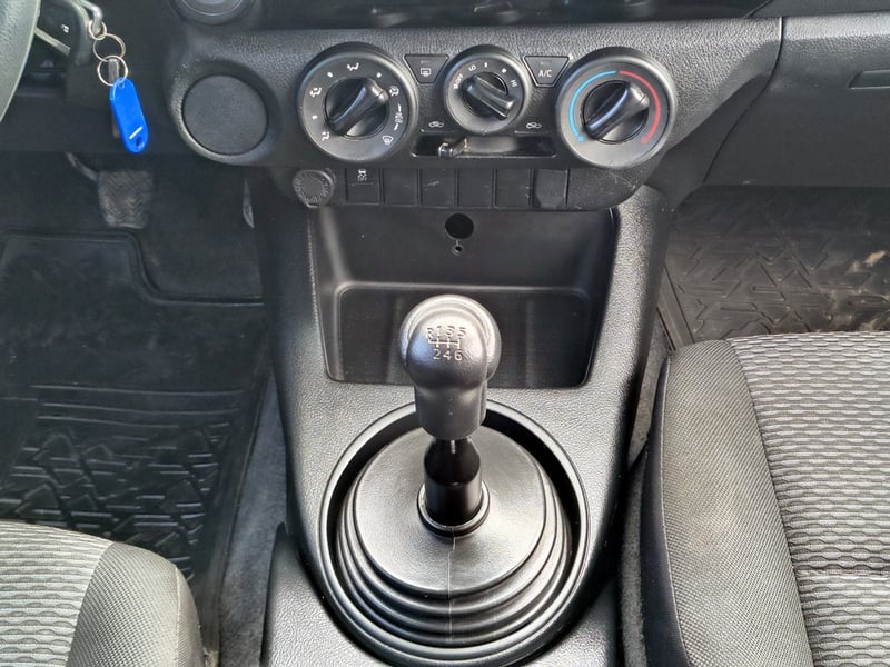 Toyota HILUX 2.4 Diesel 4x2 T/M 2023 - Imagen 17 de 20