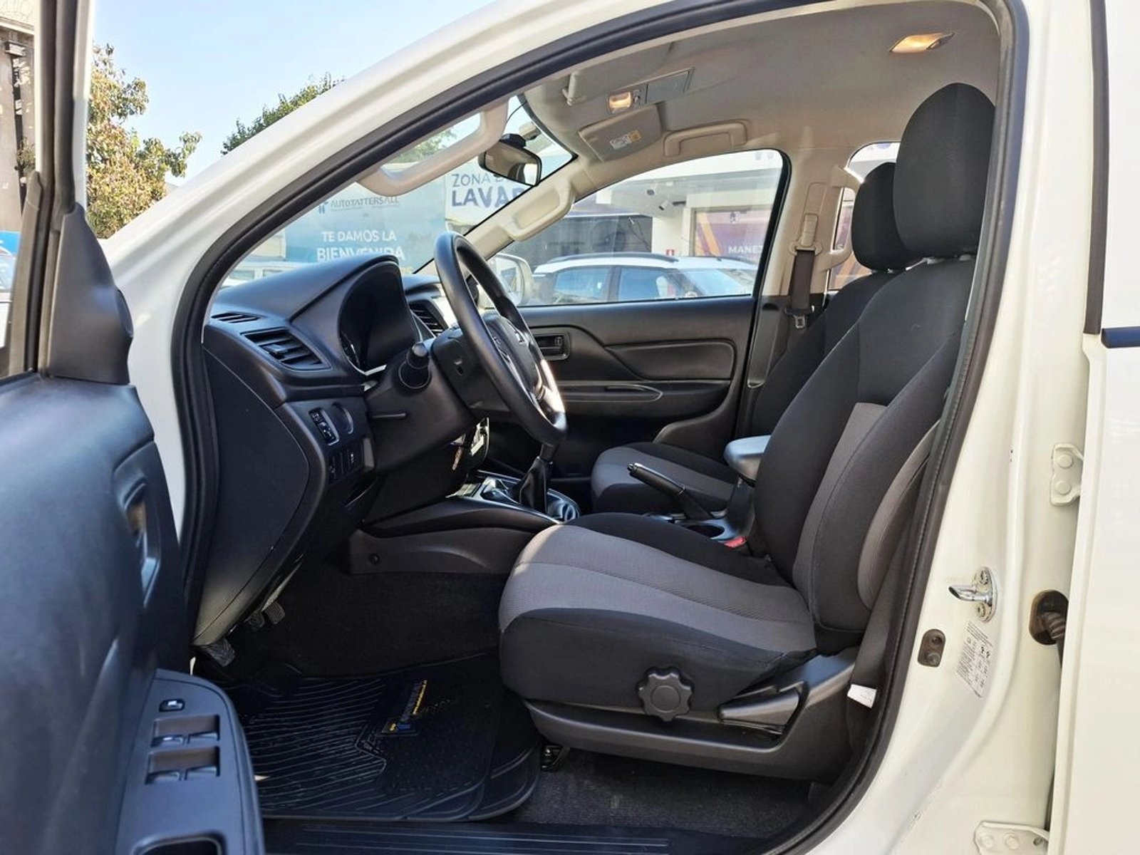 MITSUBISHI L200 2.4 2024 - Imagen 14 de 20