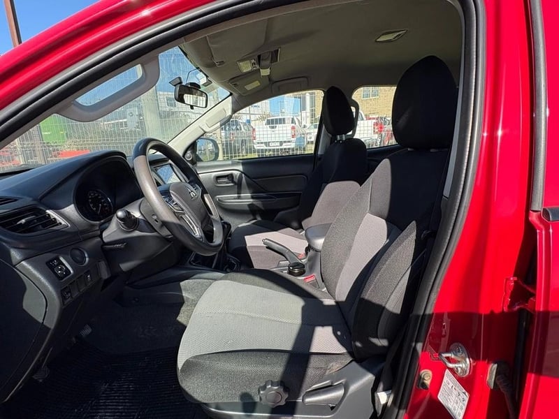 Mitsubishi L200 KATANA CRT 4X4 2024 - Imagen 11 de 13