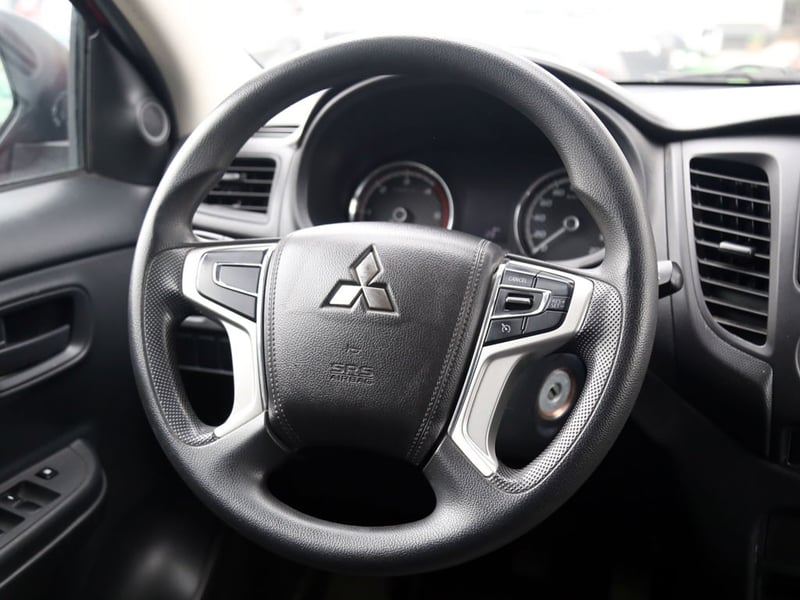 Mitsubishi L200 L200 KATANA 4X2 DIESEL 2023 - Imagen 13 de 19