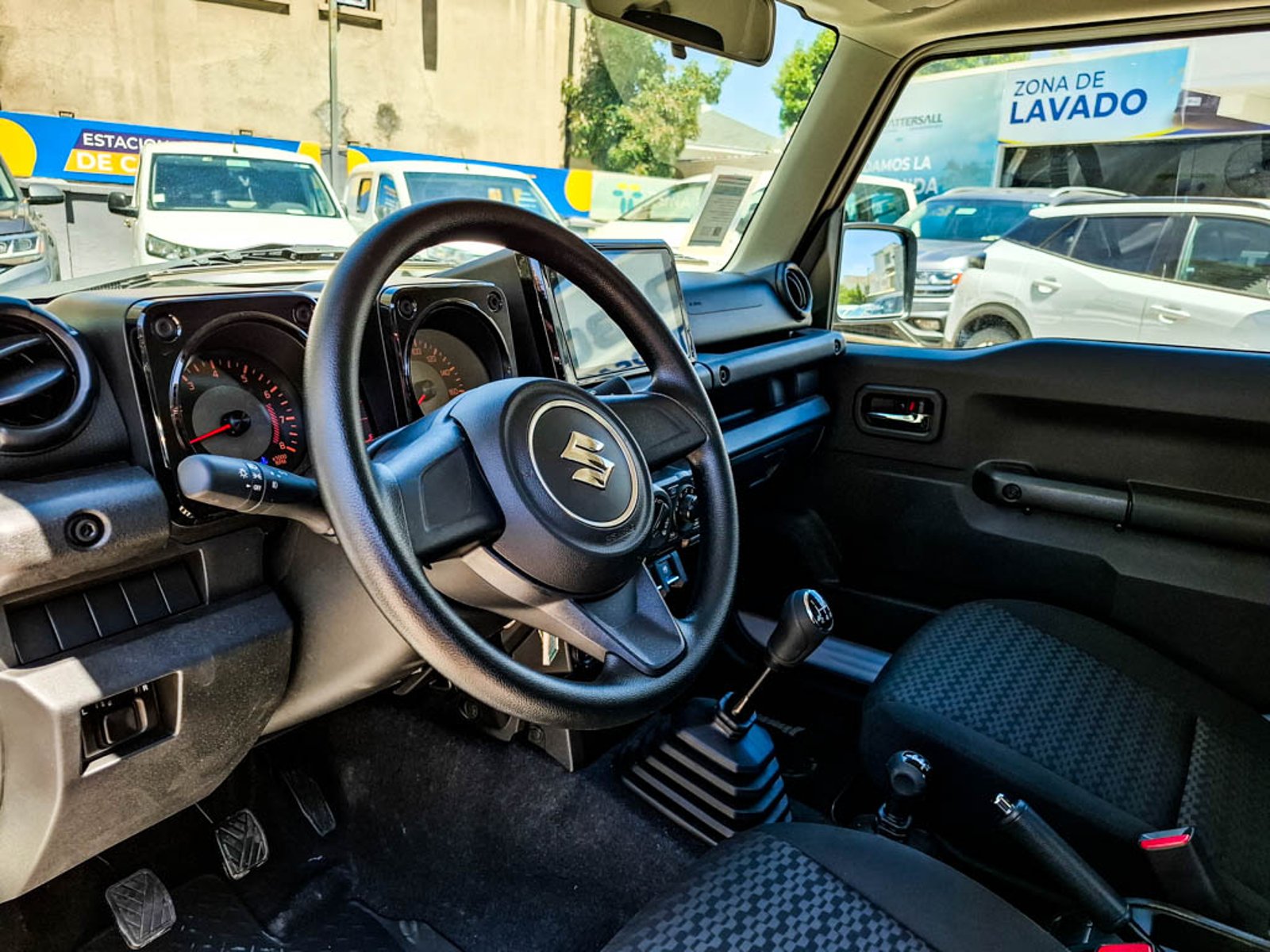 SUZUKI JIMNY 1.5 GL VALOR + IVA 2025 - Imagen 9 de 17