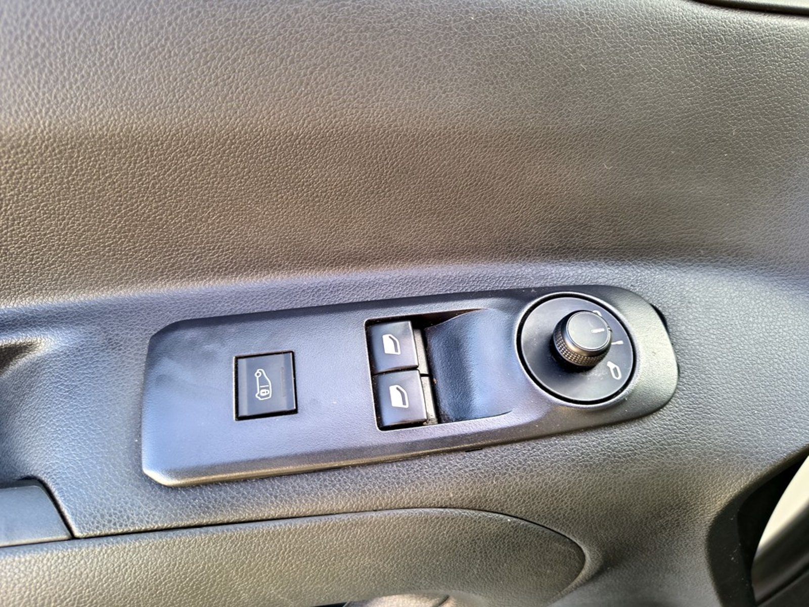 PEUGEOT PARTNER PARTNER L1 1.6 Diesel 4x2 T/M 2023 - Imagen 8 de 16