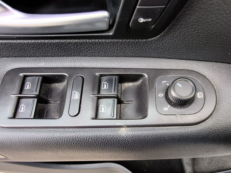 Volkswagen AMAROK 2.0 Diesel 4x2 T/M 2023 - Imagen 7 de 20