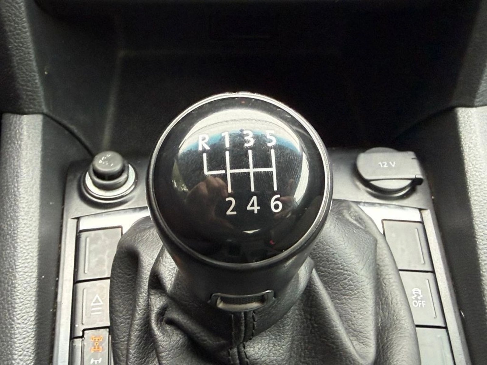 VOLKSWAGEN AMAROK 2.0 TRENDLINE 4X4 MT 2023 - Imagen 11 de 13