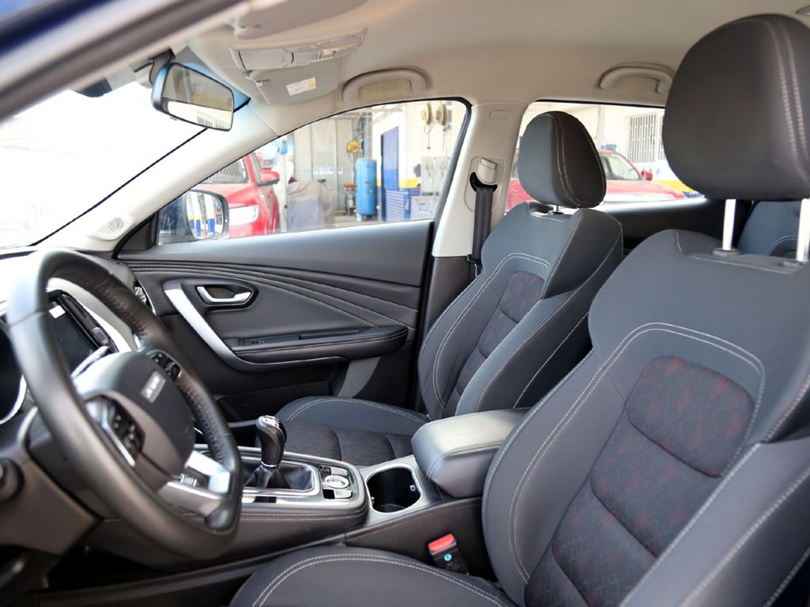 Jetour X70 1.5T GL 4X2 MT 5P 2024 - Imagen 19 de 20