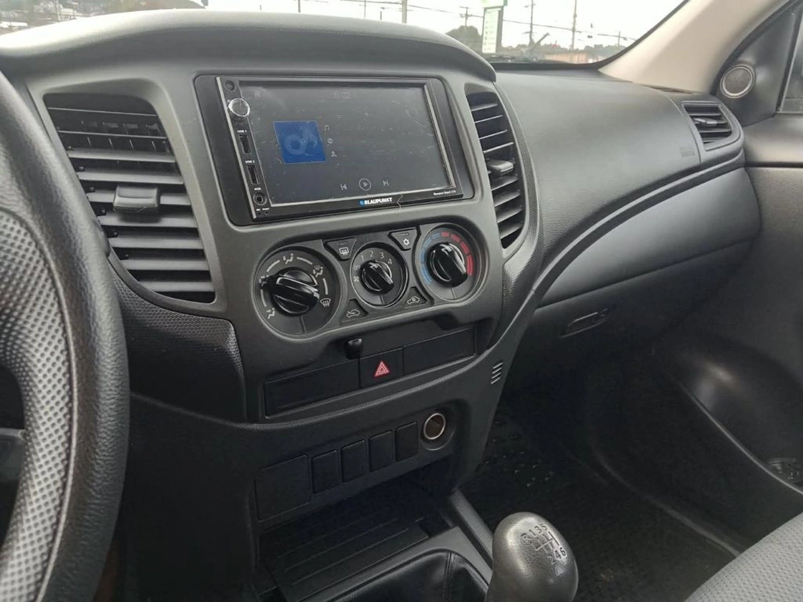 Mitsubishi L200 KATANA CR 2023 - Imagen 5 de 8