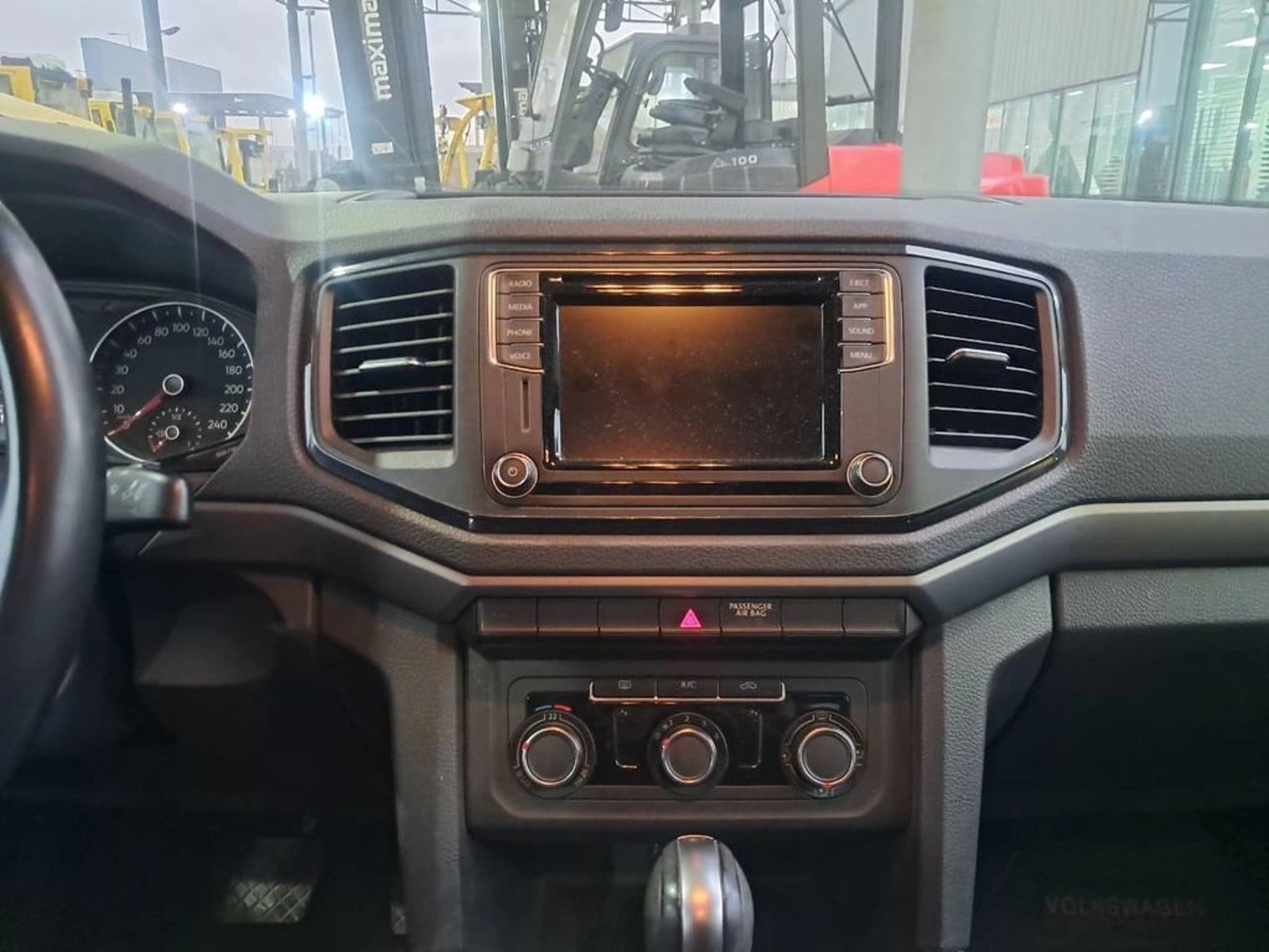 Volkswagen AMAROK 2.0 COMFORTLINE 4X4 AT 2022 - Imagen 17 de 20