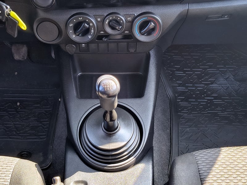 Toyota HILUX 2.4 Diesel 4x2 T/M 2023 - Imagen 18 de 20