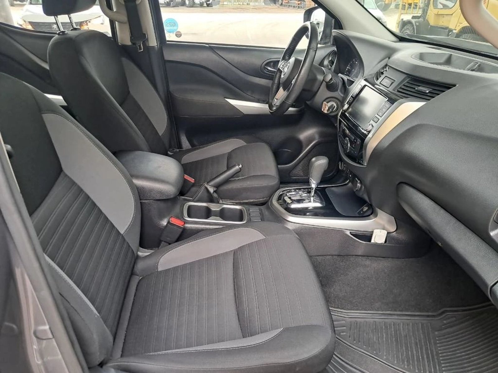 Nissan NAVARA 2.3 XE DC 4X4 AT 2023 - Imagen 15 de 20