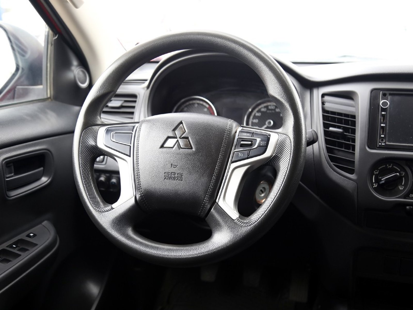 Mitsubishi L200 KATANA CRT 2023 - Imagen 16 de 20