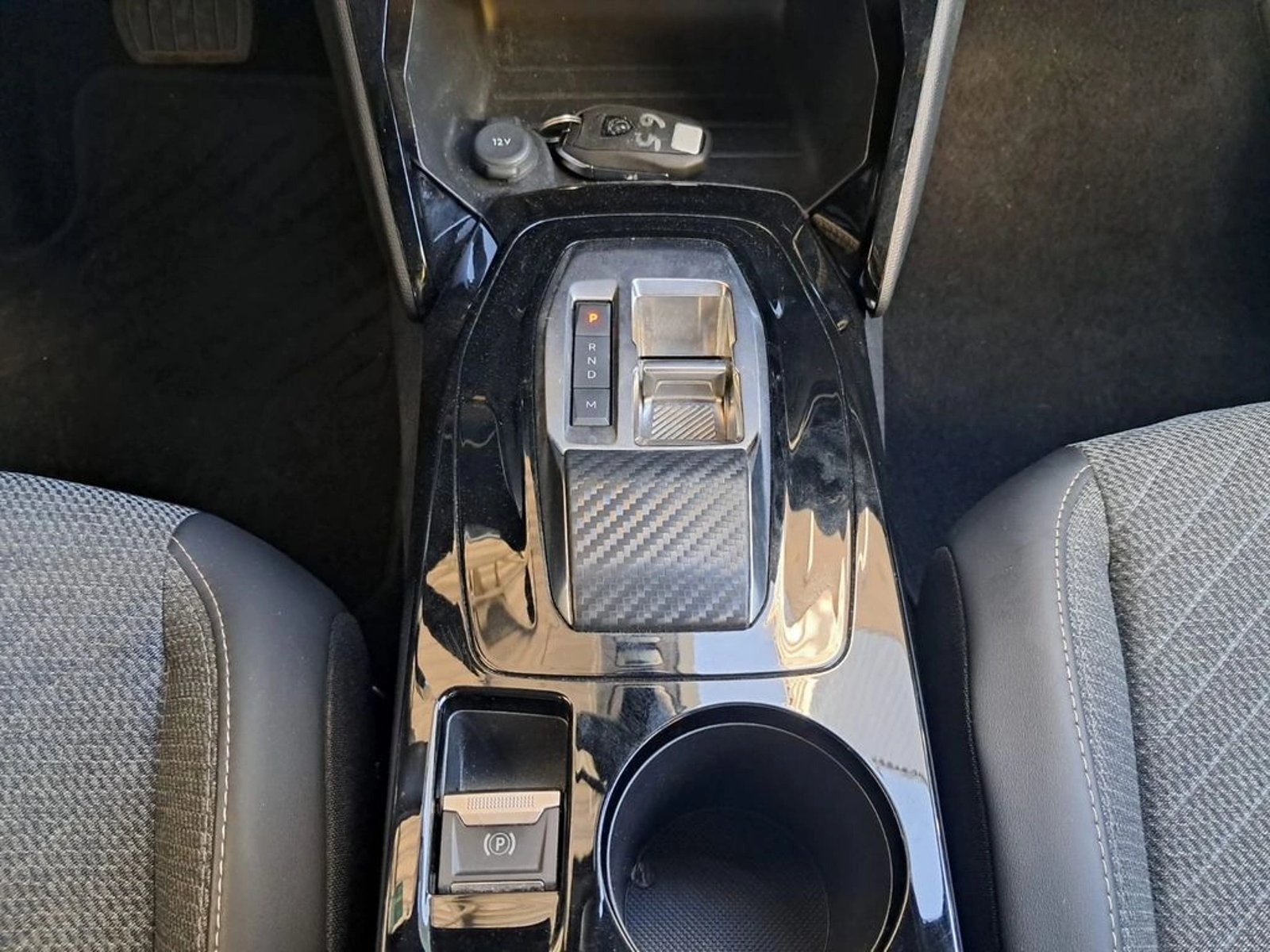 PEUGEOT 2008 ALLURE 1.5 BLUEHDI 2025 - Imagen 19 de 20