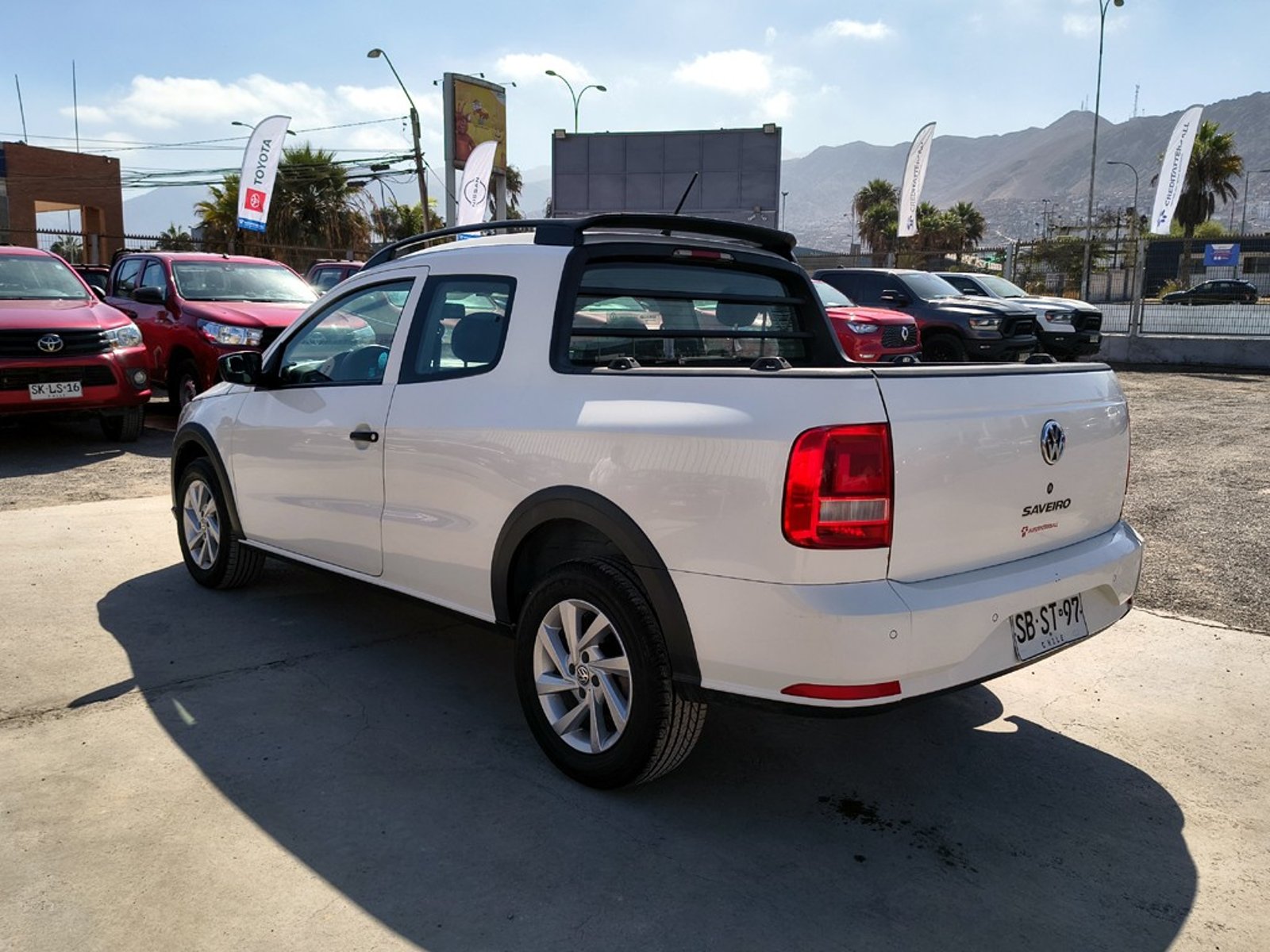 VOLKSWAGEN SAVEIRO 1.6 Gasolina 4x2 T/M 2022 - Imagen 6 de 18