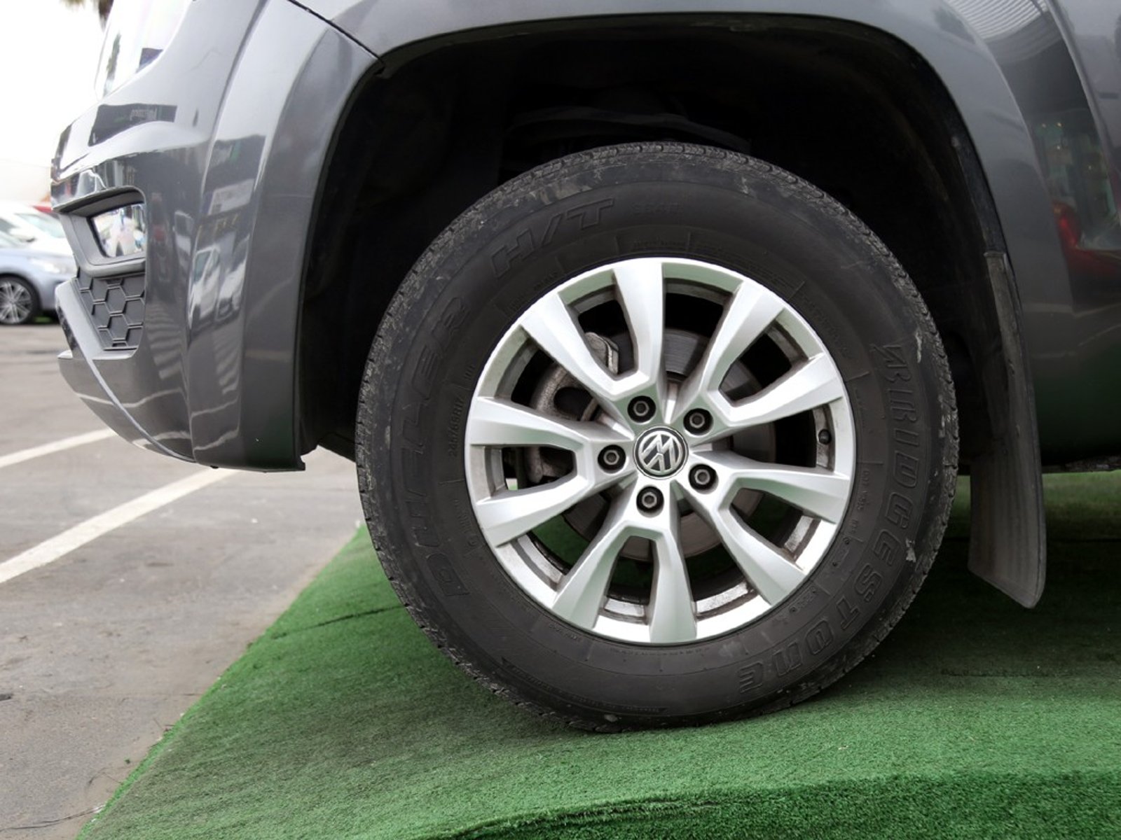 VOLKSWAGEN AMAROK TRENDLINE 4X2 2.0 MT 2023 - Imagen 10 de 20