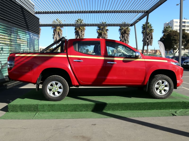 Mitsubishi L200 L200 KATANA 4X4 DIESEL 2023 - Imagen 4 de 20