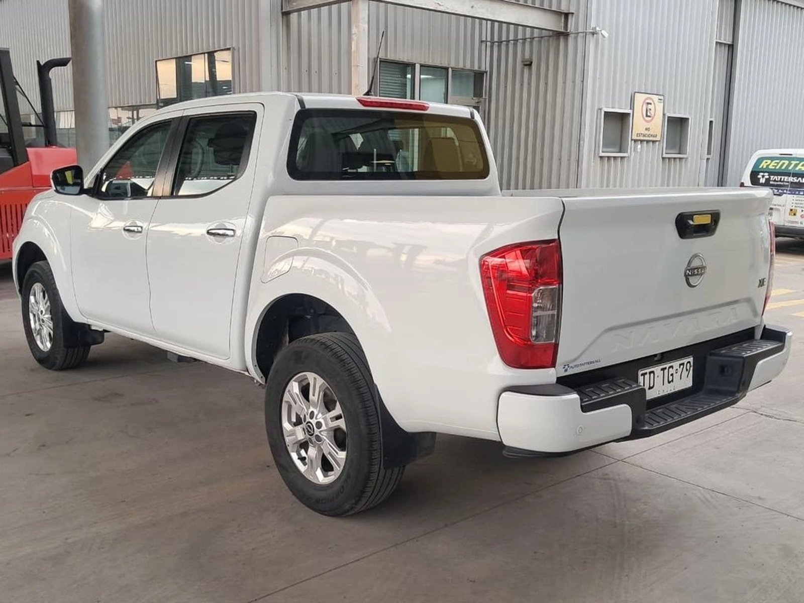 Nissan NAVARA 2.3 XE DC 4X2 MT 2024 - Imagen 8 de 20