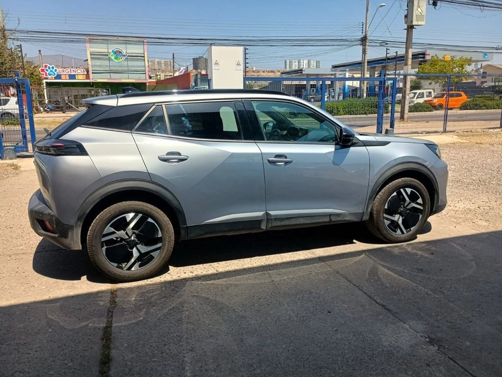PEUGEOT 2008 ALLURE 1.5 DIESEL AT 2025 - Imagen 4 de 16