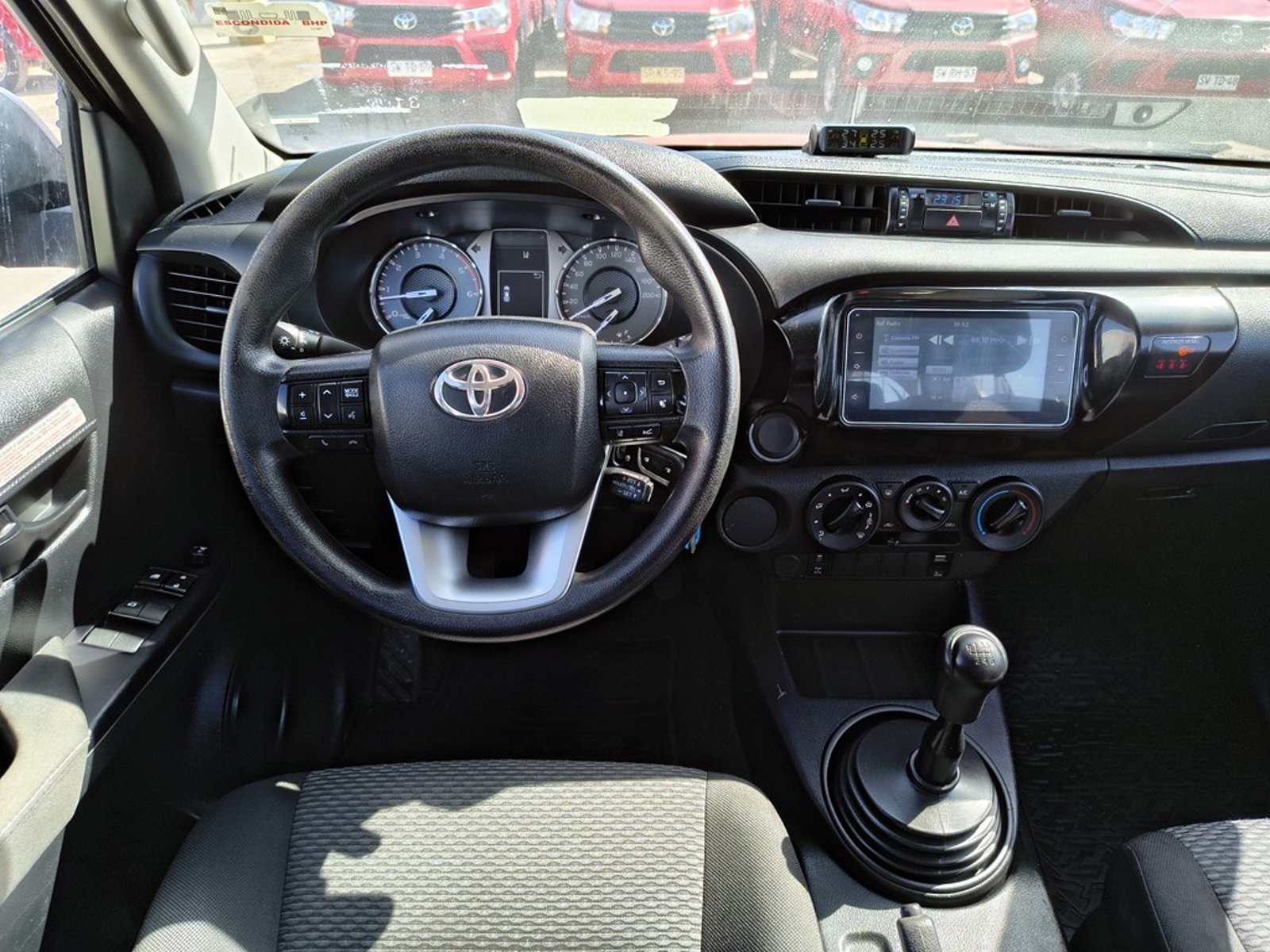 TOYOTA HILUX 2.4 DX 4X2 DIESEL MT 2023 - Imagen 17 de 18
