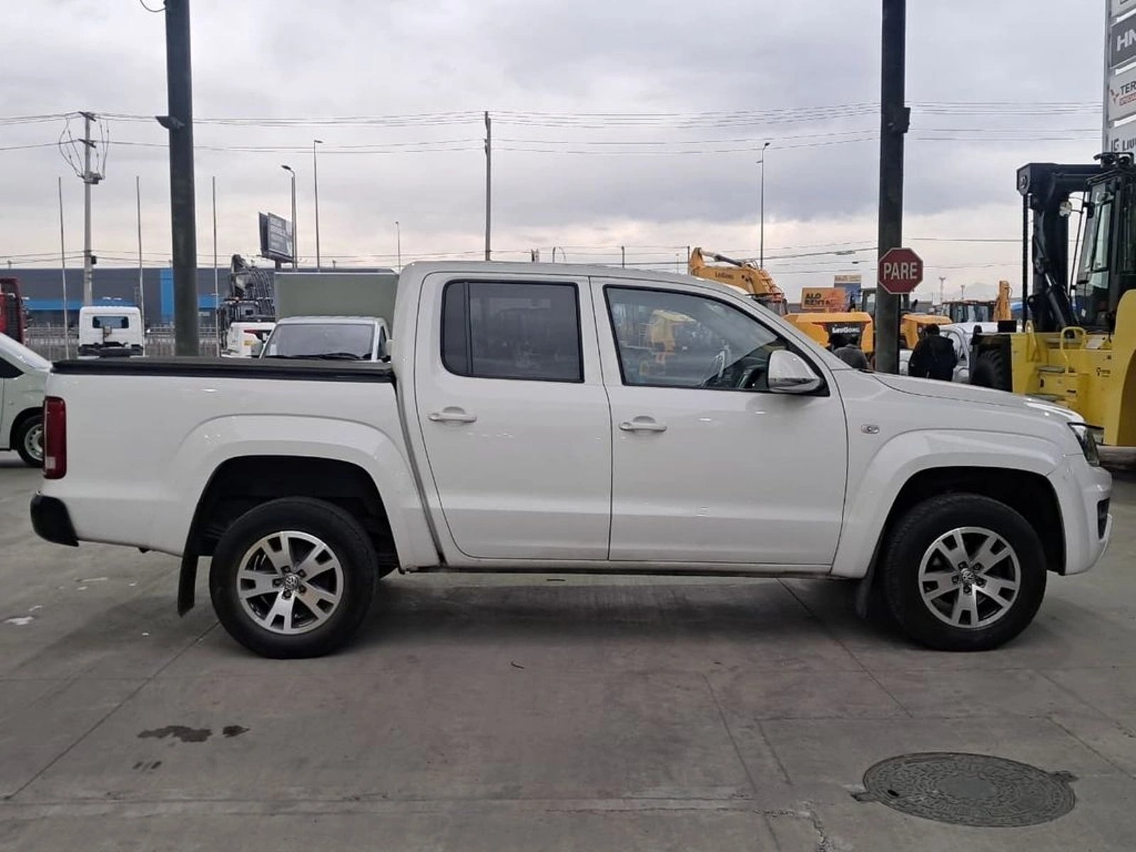 Volkswagen AMAROK 2.0 COMFORTLINE 4X4 AT 2022 - Foto 4 de 20