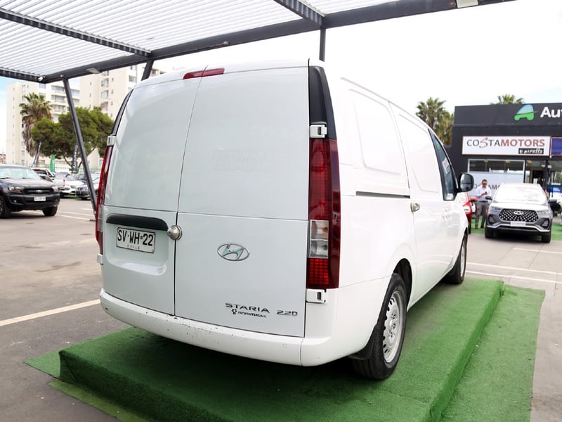 Hyundai STARIA 2.2 6MT CRI 2023 - Imagen 7 de 20