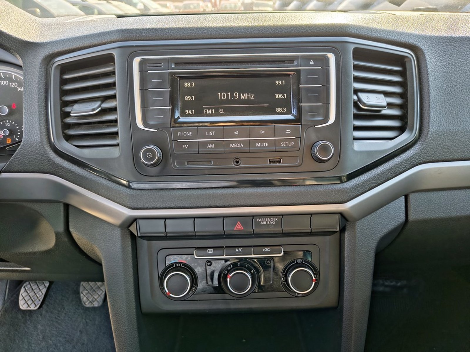 VOLKSWAGEN AMAROK 2.0 TRENDLINE 4X4 2023 - Imagen 15 de 20