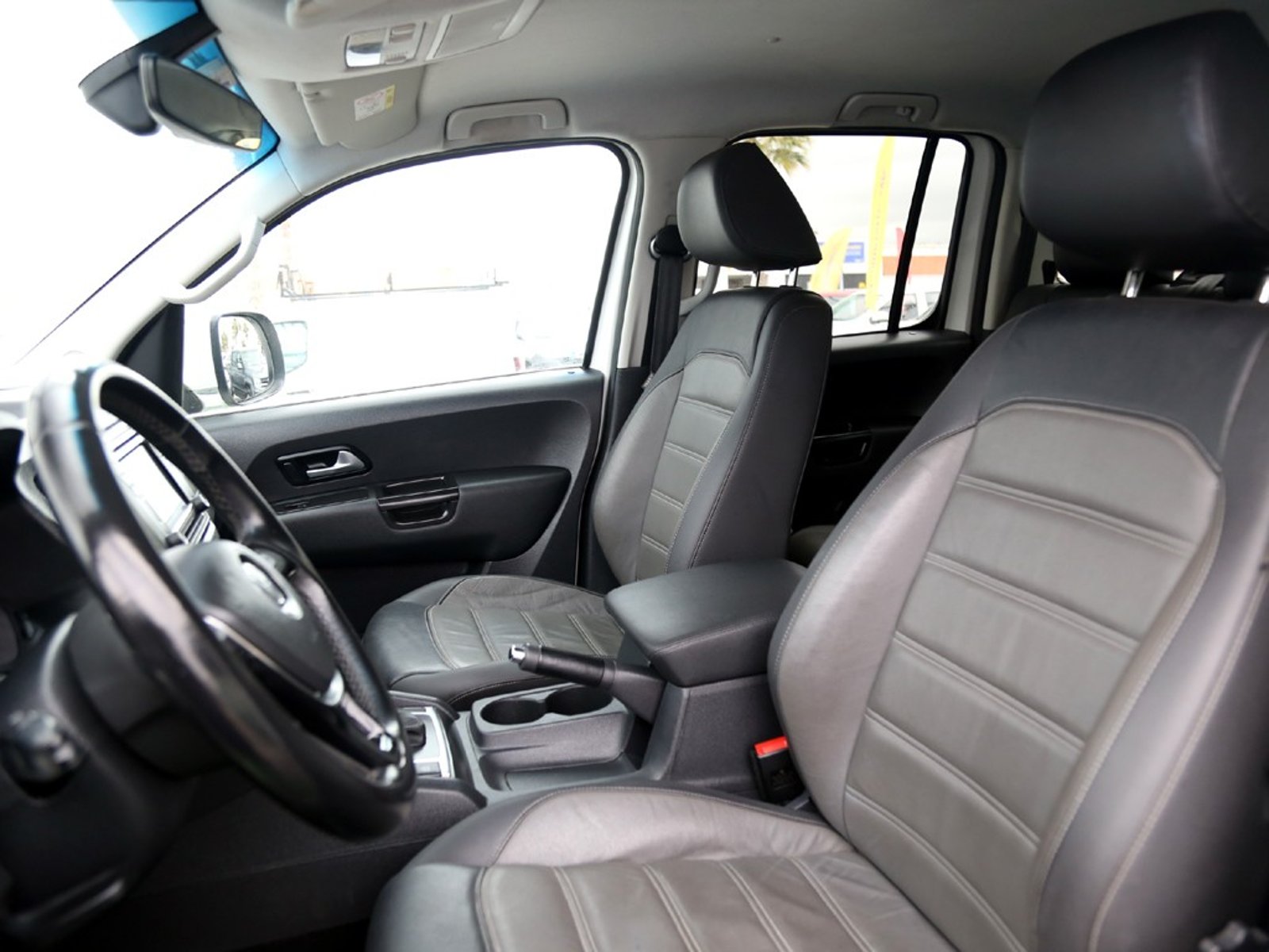 Volkswagen AMAROK HIGHLINE  2.0 AT 4X4 2023 - Imagen 12 de 20