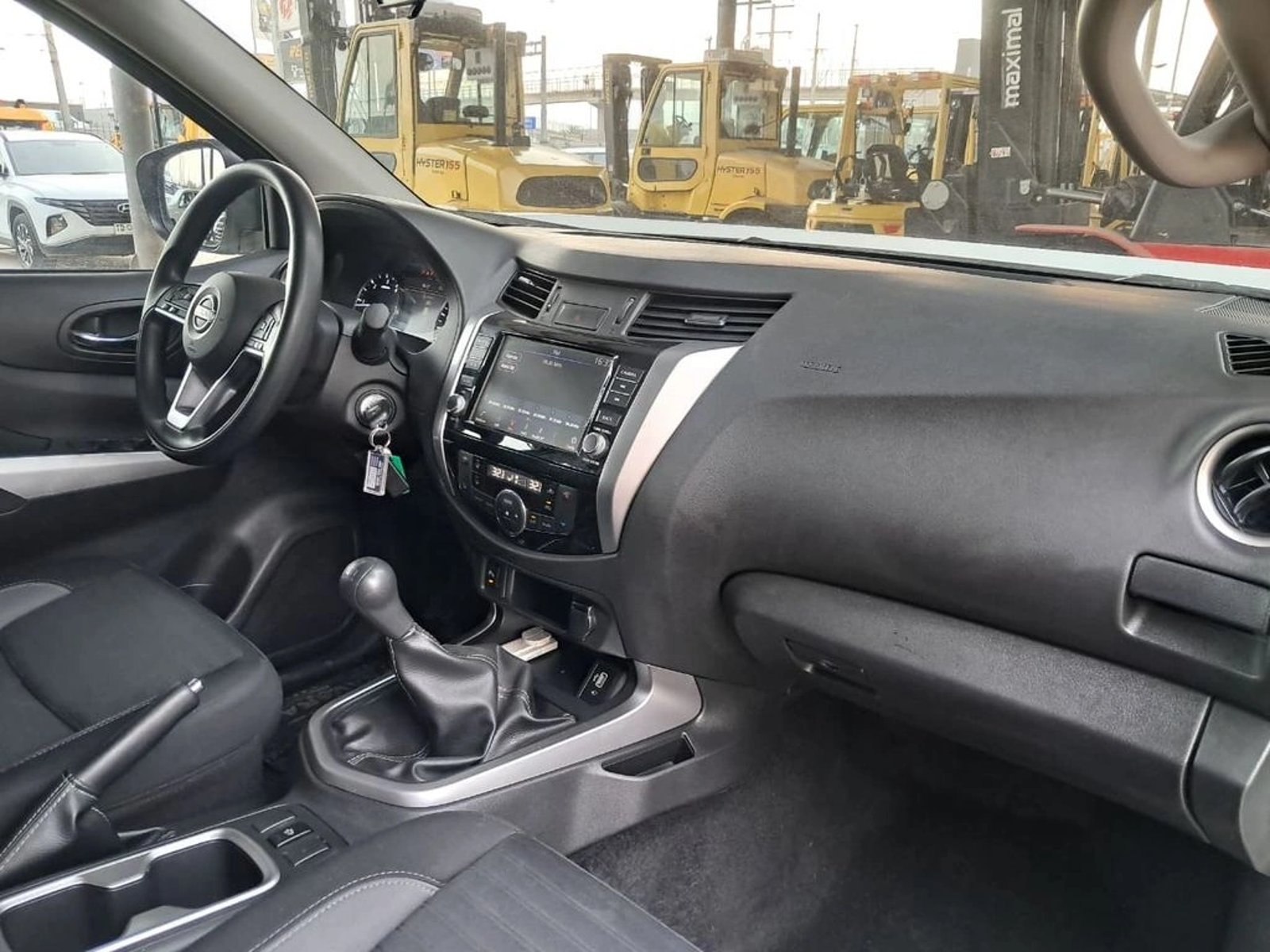 Nissan NAVARA 2.3 XE DC 4X2 MT 2024 - Imagen 16 de 20