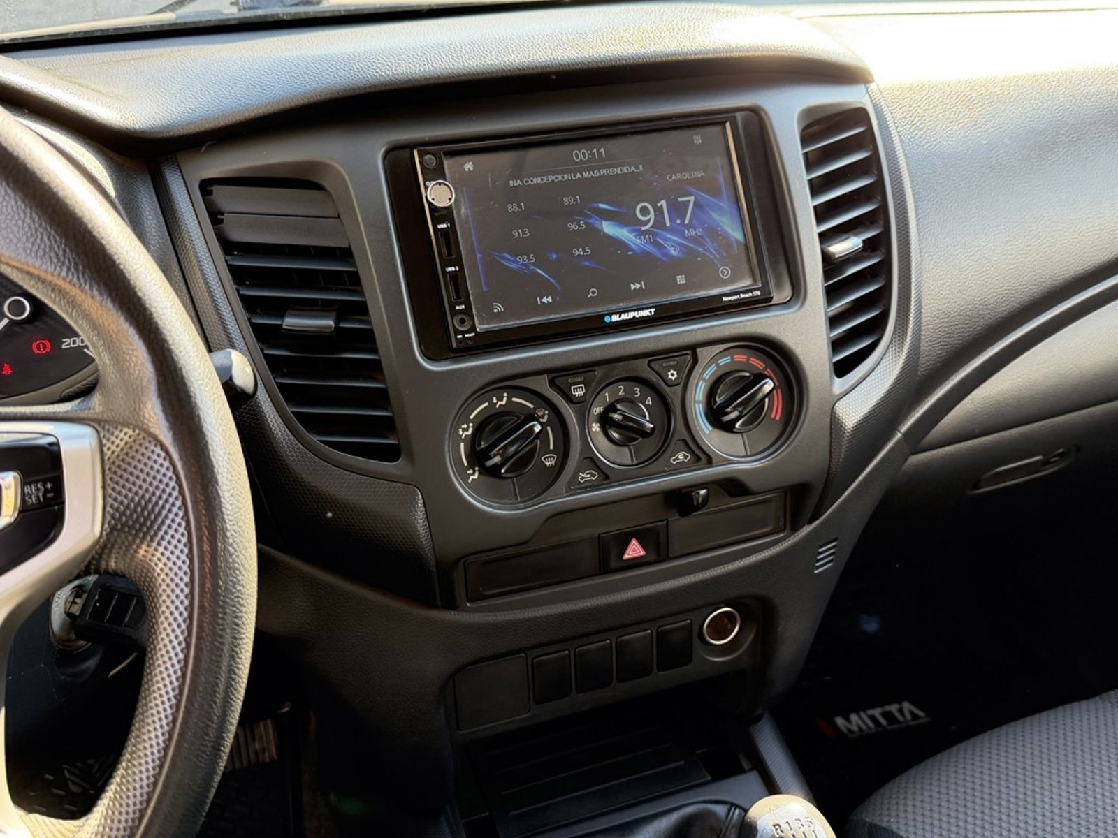 Mitsubishi L200 2.4 KATANA CRT 4X4 MT 2023 - Imagen 14 de 20