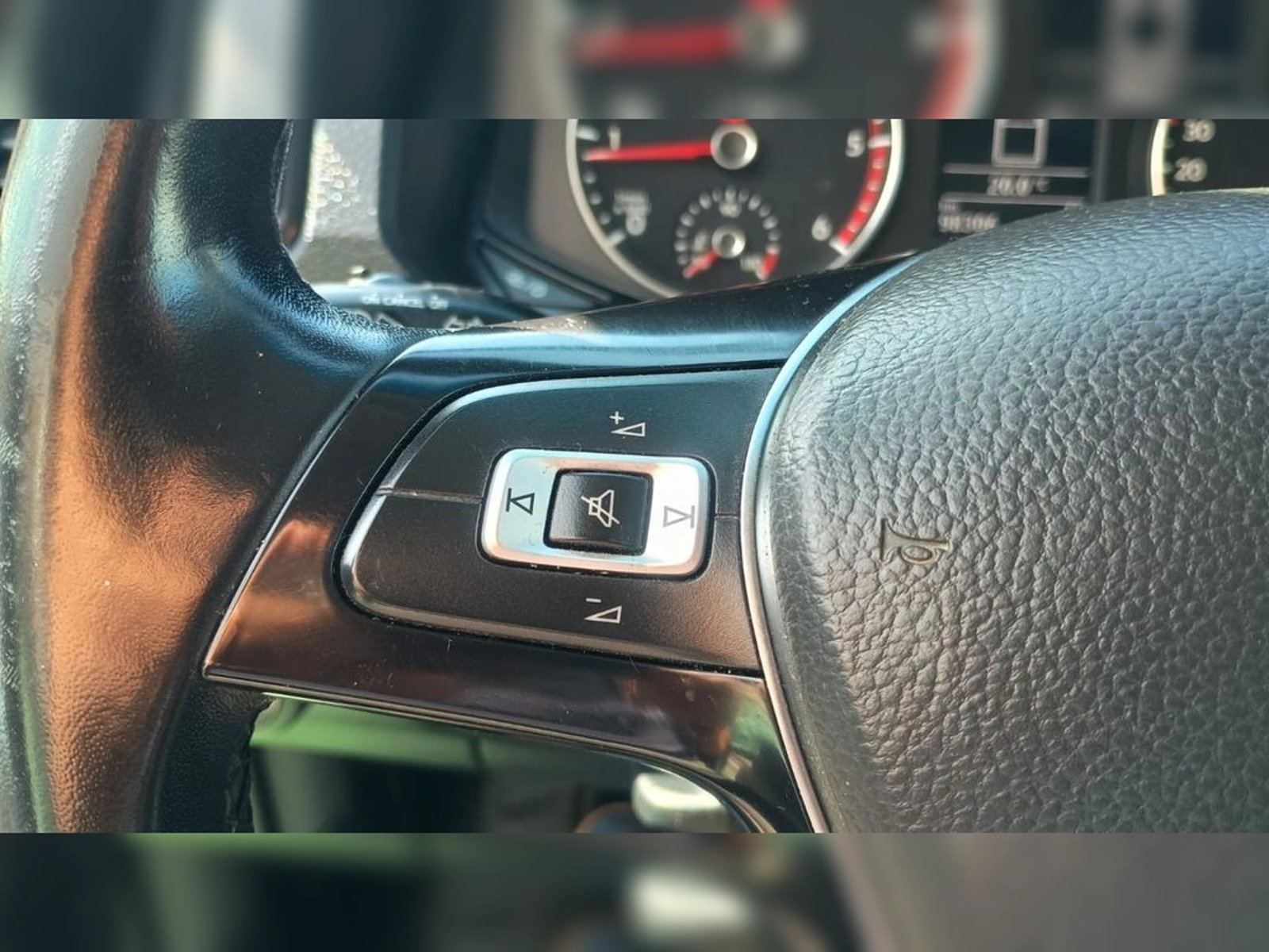 VOLKSWAGEN AMAROK 2.0 TRENDLINE DIESEL 4MOTION 4X4 DOB. CAB. MT 4P 2023 - Imagen 13 de 14
