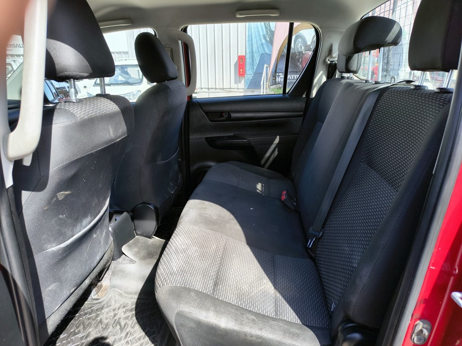 TOYOTA HILUX 2.4 DX 4X2 DIESEL MT 2023 - Imagen 14 de 19