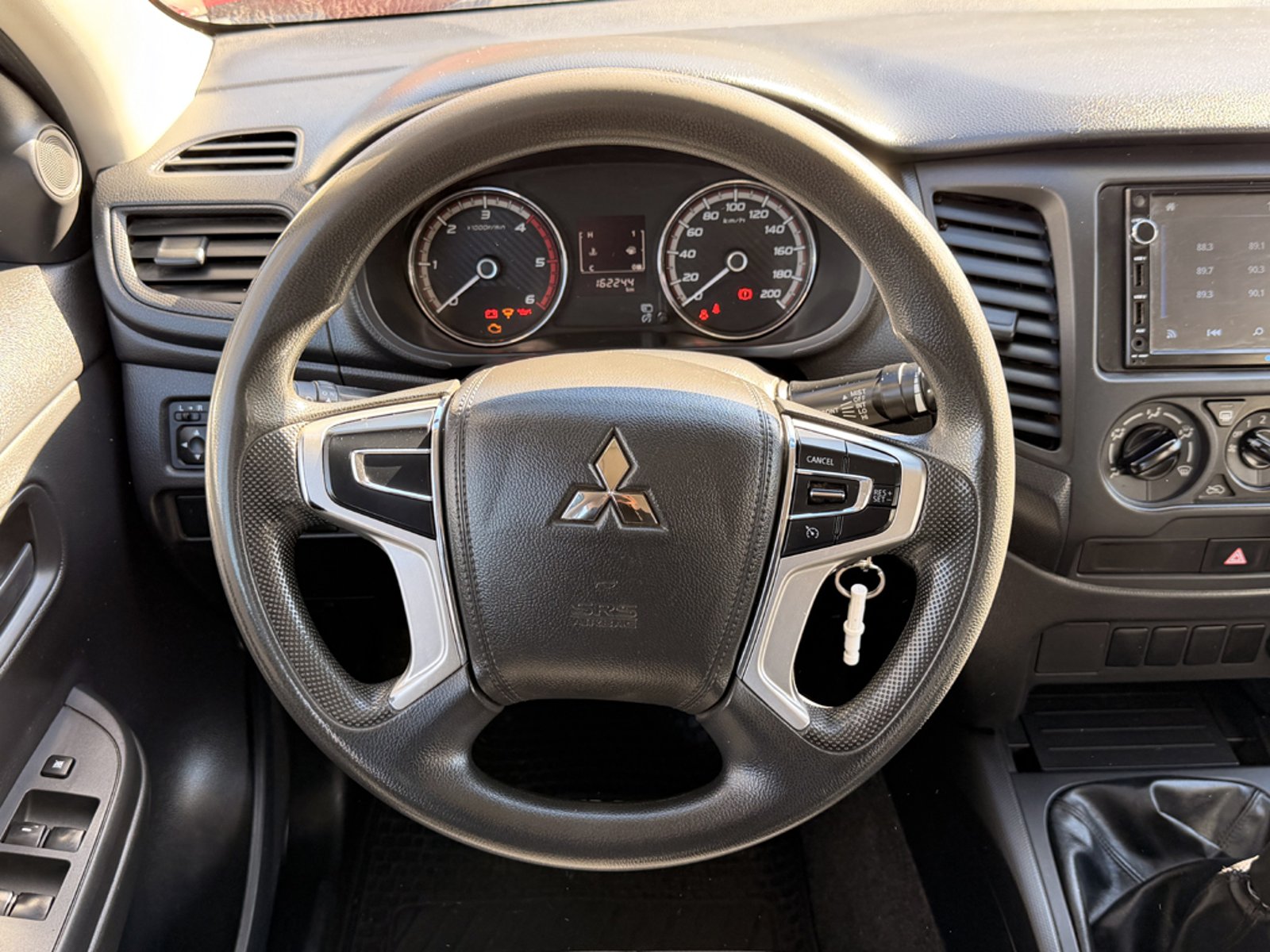 Mitsubishi L200 KATANA CRT 4X4 2.4 2023 - Imagen 12 de 20