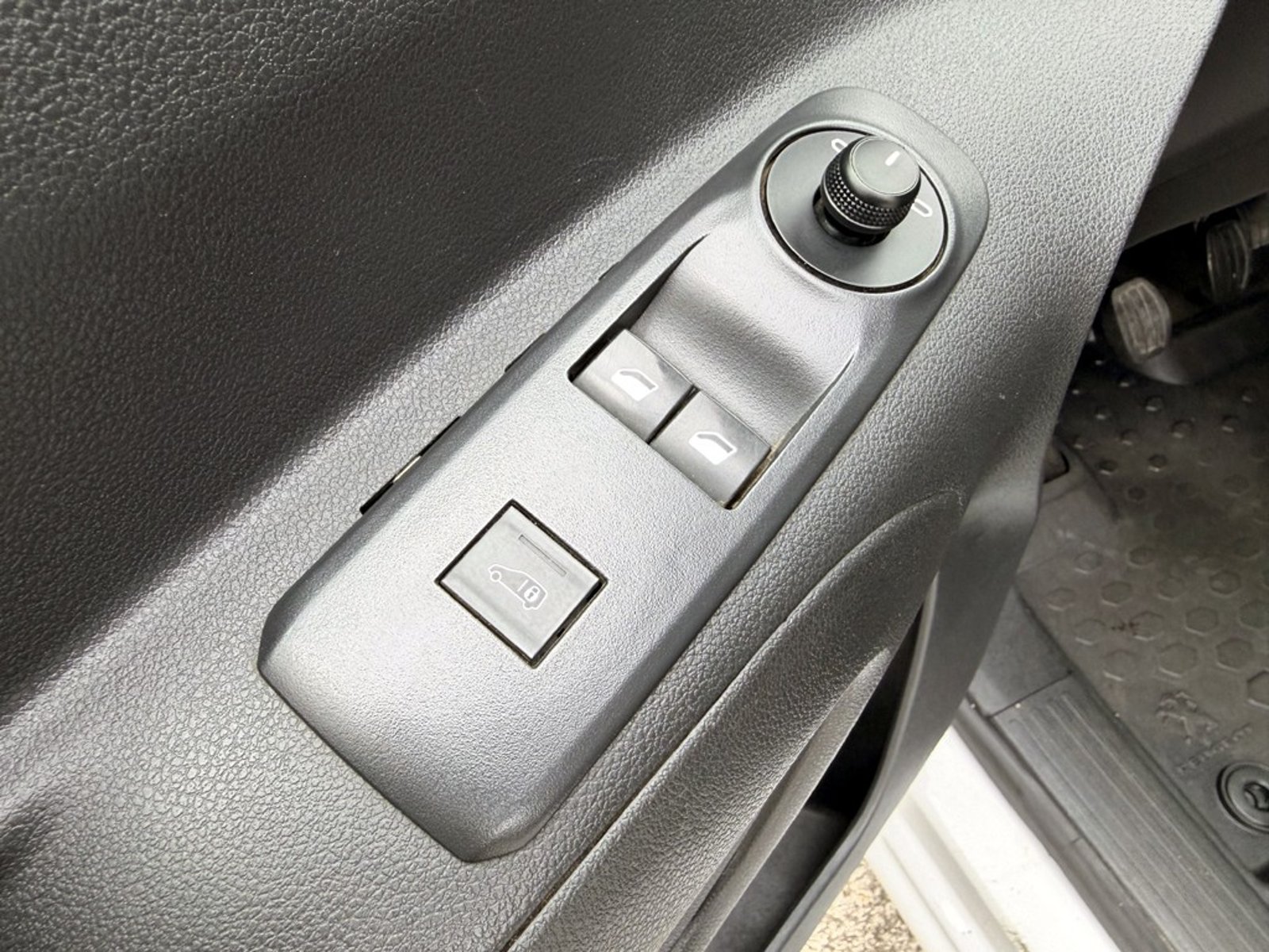 Peugeot PARTNER L1 BLUEHDI 2024 - Imagen 12 de 20