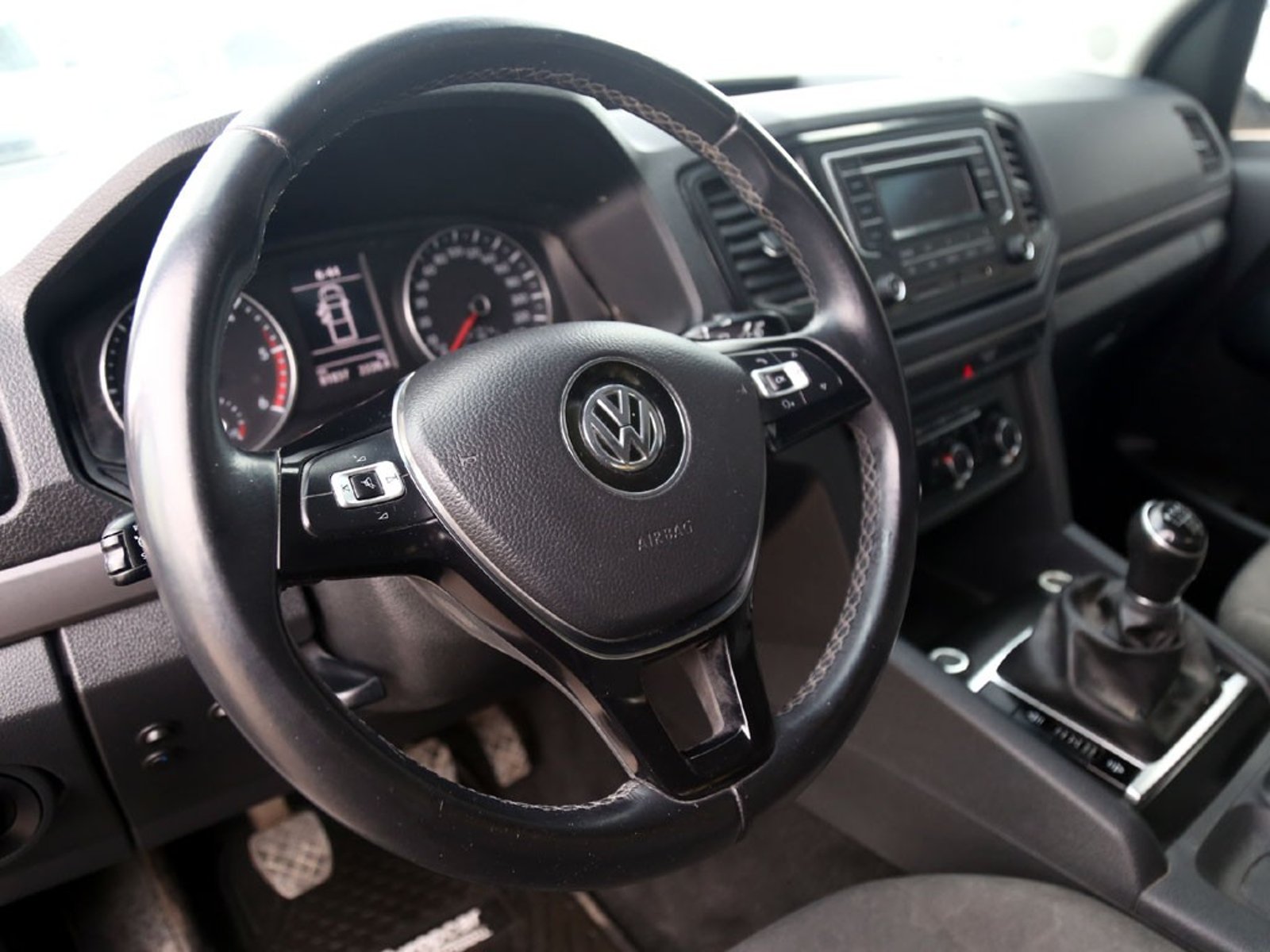 Volkswagen AMAROK DCAB TDI 4X4 TRENDLINE 2.0 2023 - Imagen 13 de 20