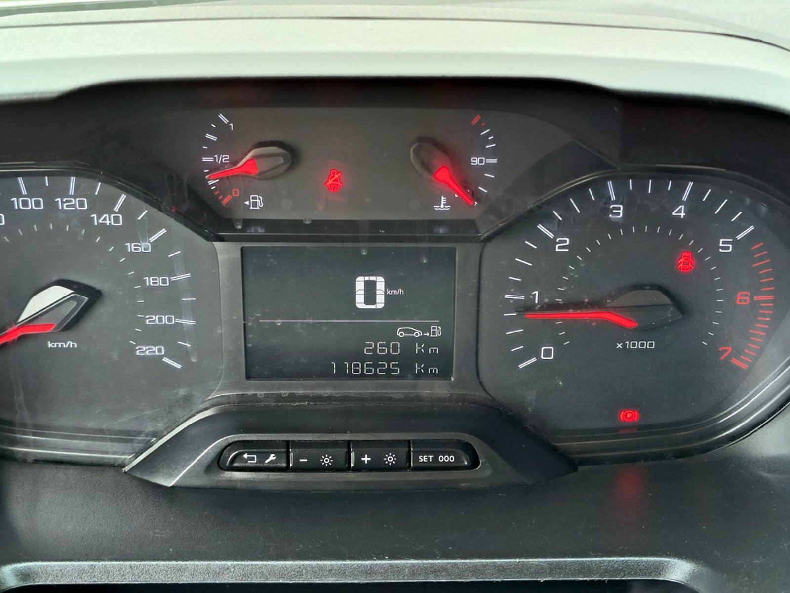 Peugeot PARTNER L1 1.6 Diesel 4x2 T/M 2022 - Imagen 12 de 17
