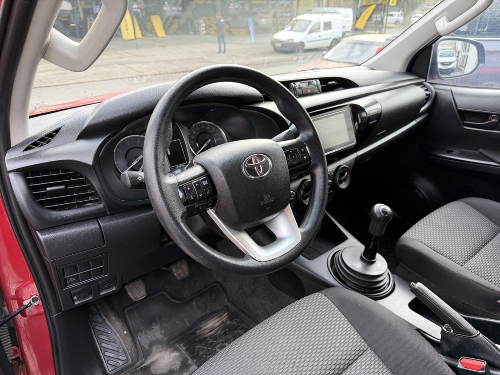 TOYOTA HILUX 2.4 DX 4X4 MT 2022 - Imagen 11 de 20
