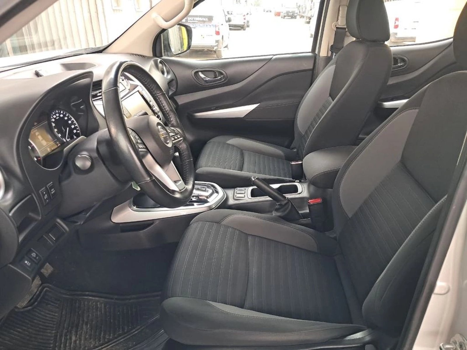 Nissan NAVARA 2.3 XE DC AT 4X4 2022 - Imagen 12 de 20