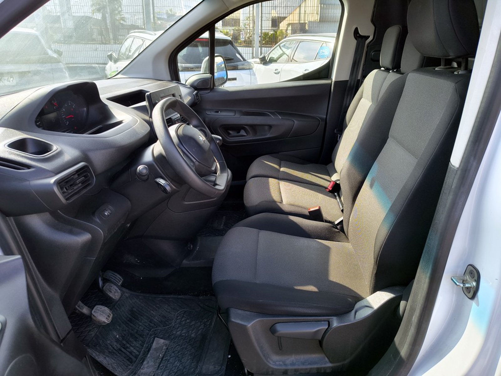 PEUGEOT PARTNER PARTNER L1 1.5 Diesel 4X2 T/M 2023 - Imagen 11 de 16