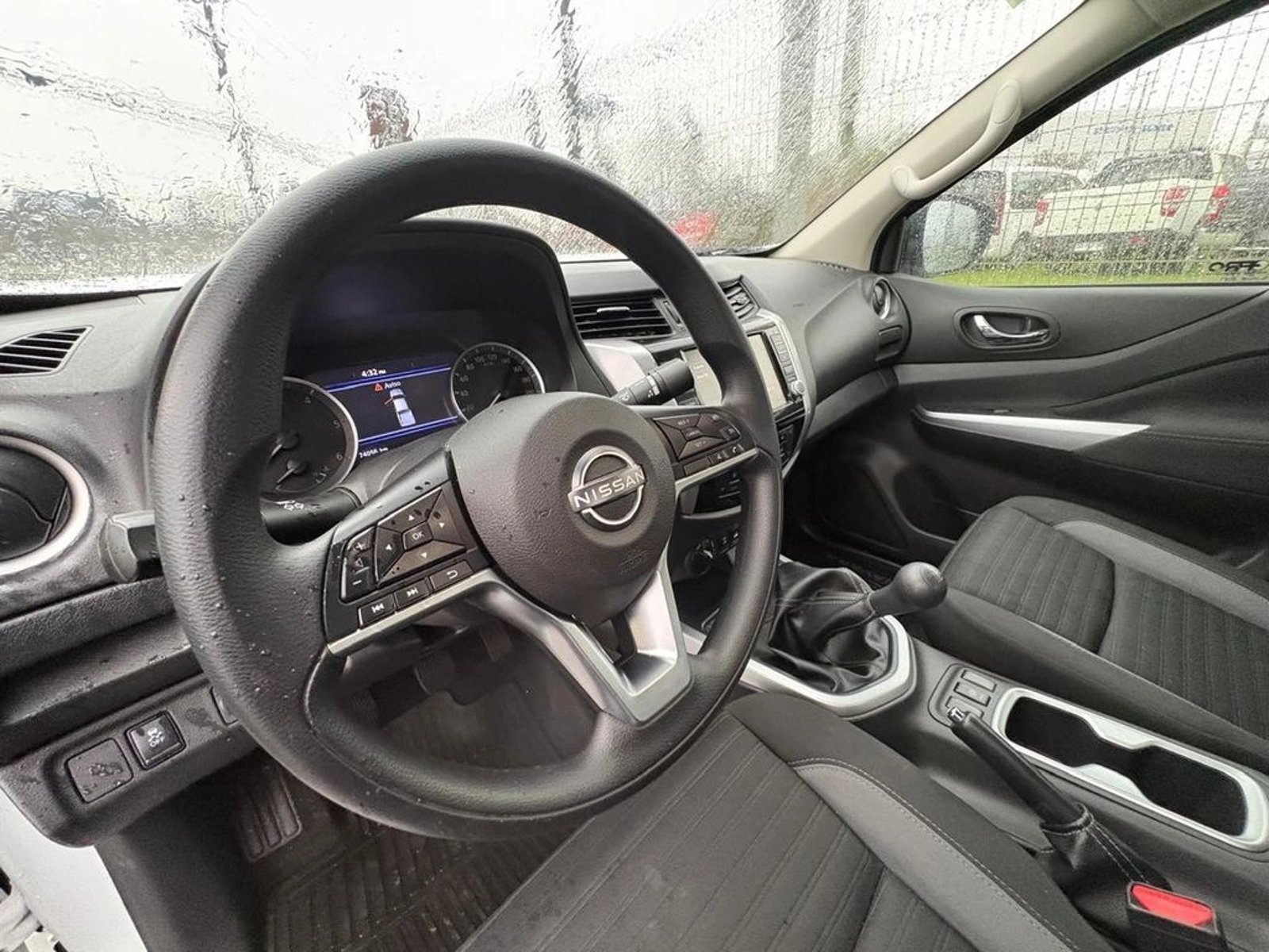 NISSAN NAVARA DC 2.3 MT 4X4 2024 - Imagen 8 de 12