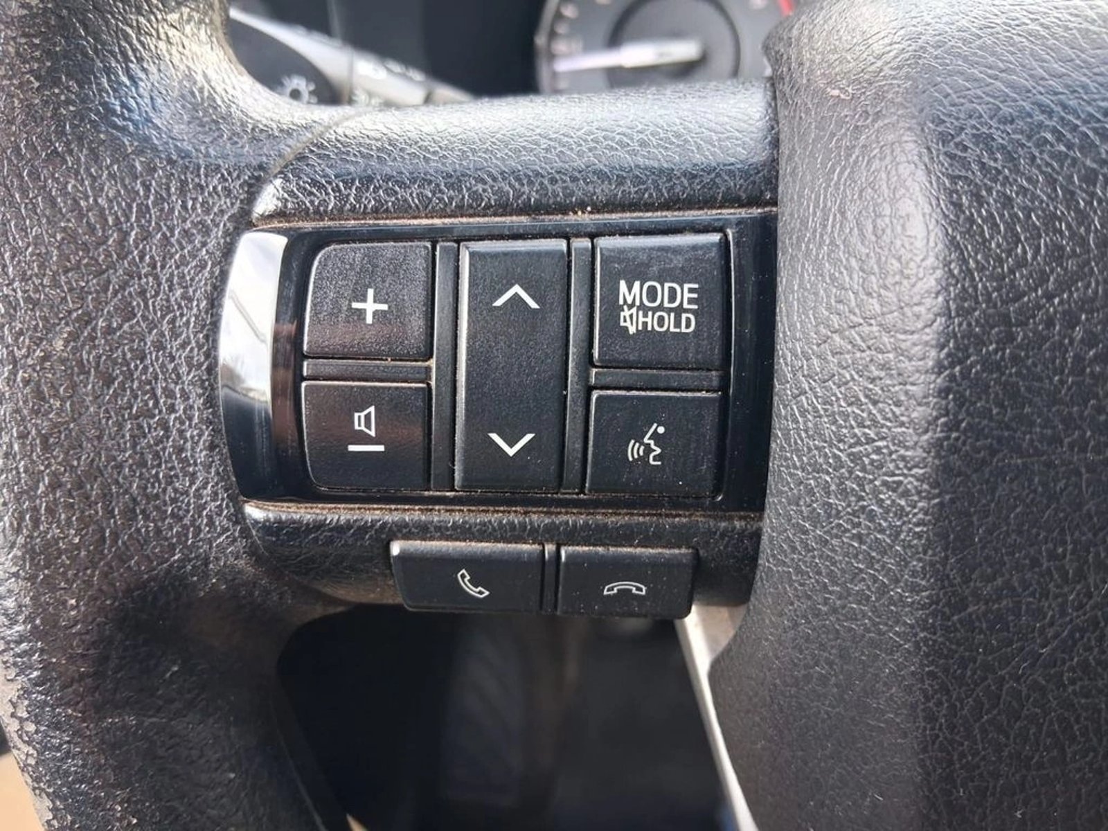 TOYOTA HILUX 2.4 DX DIESEL 4X2 DOB. CAB. MT 4P 2022 - Imagen 11 de 19