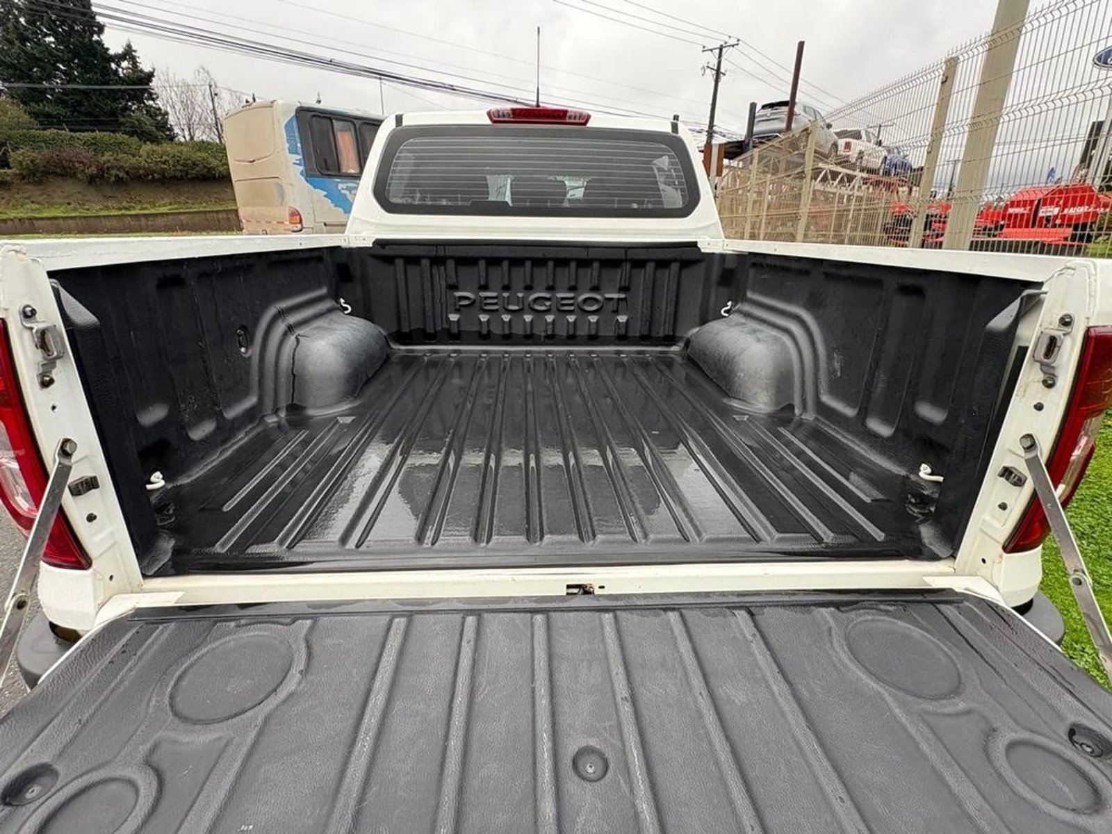 Peugeot LANDTREK 1.9 4X4 MT 2023 - Imagen 6 de 11