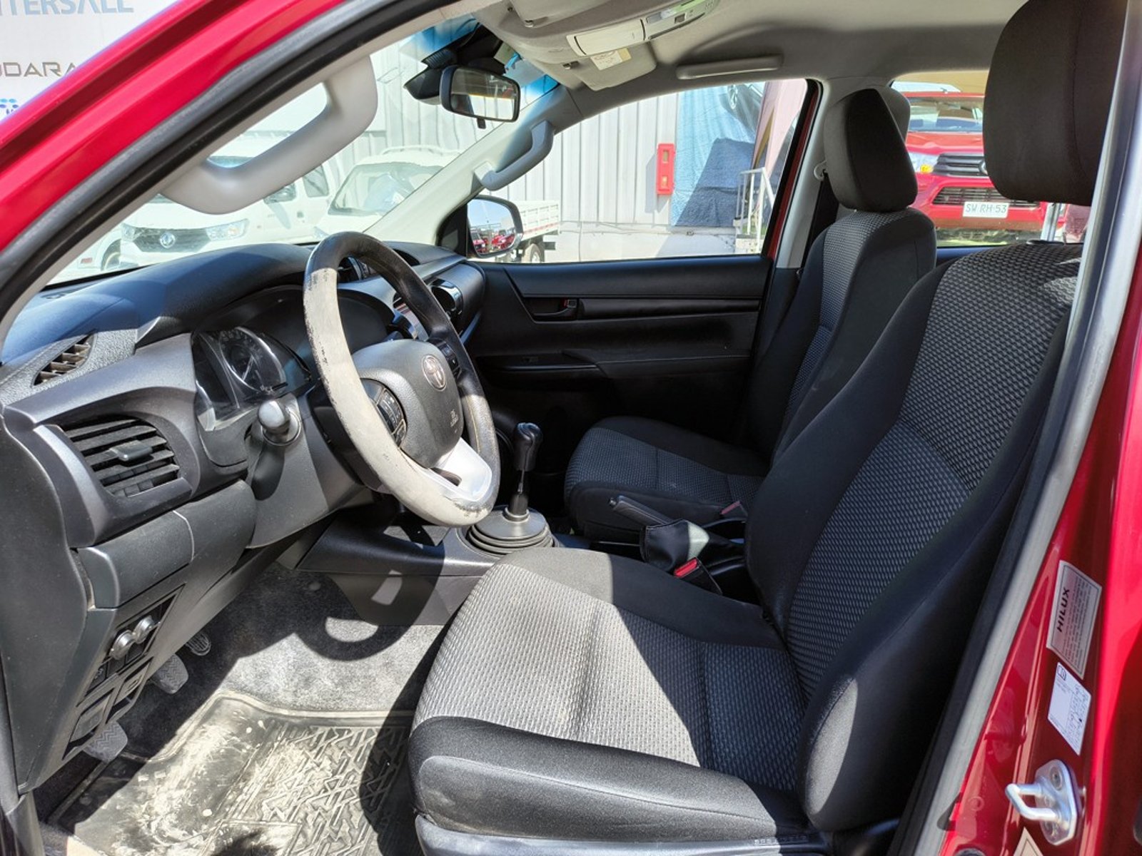 TOYOTA HILUX 2.4 DX 4X2 DIESEL MT 2023 - Imagen 9 de 19